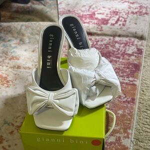 Gianni Bini White Bow Mules